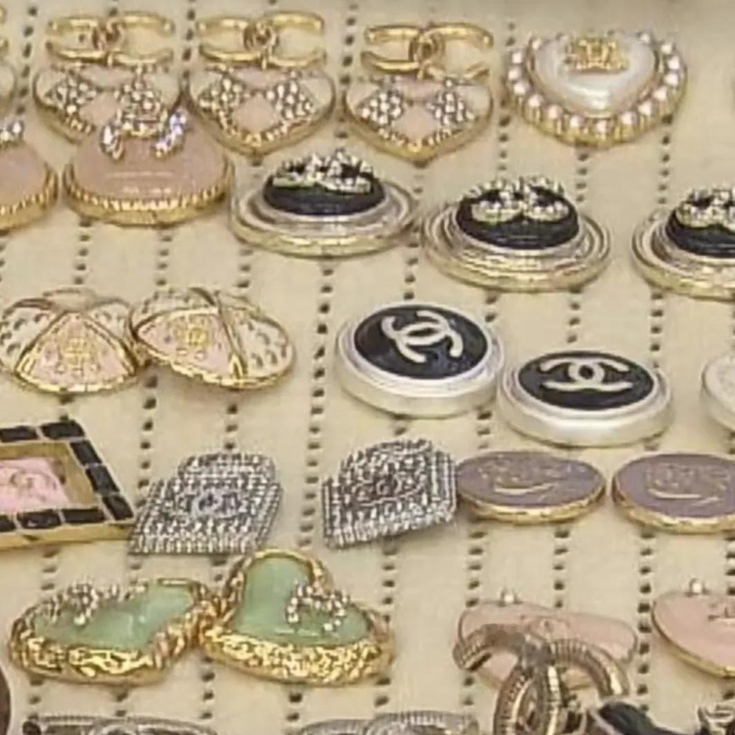 一中国女子卖假冒名牌商品被日本警方逮捕。引发网友关注！

10月1日，日本警方以