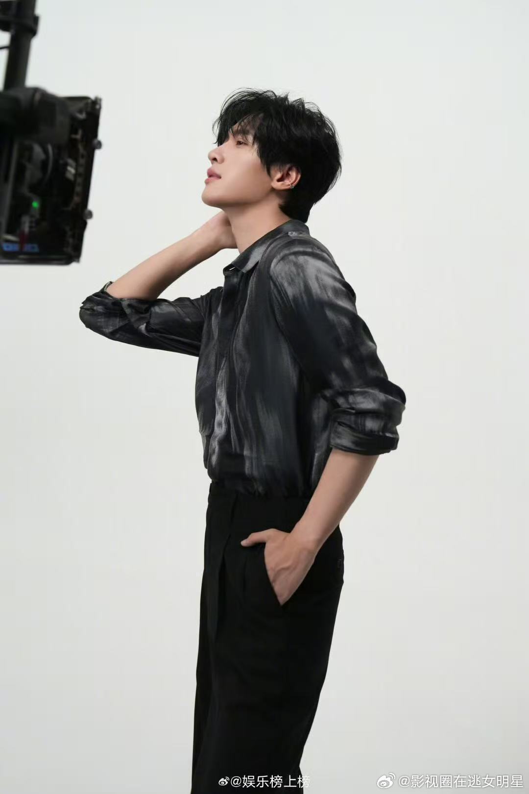 展轩allblack拍摄花絮 ​​​好长的腿！！！展轩帅的有点超过了！ ​​​