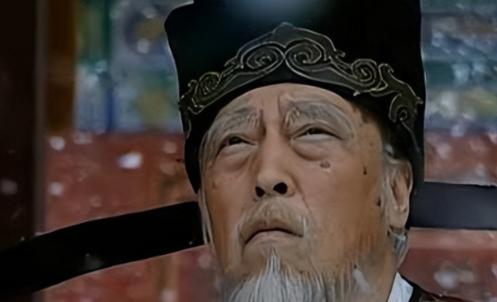 公元1565年，85岁的严嵩被抄家，他跪在吏部尚书徐阶面前苦苦哀求：“能否给我留