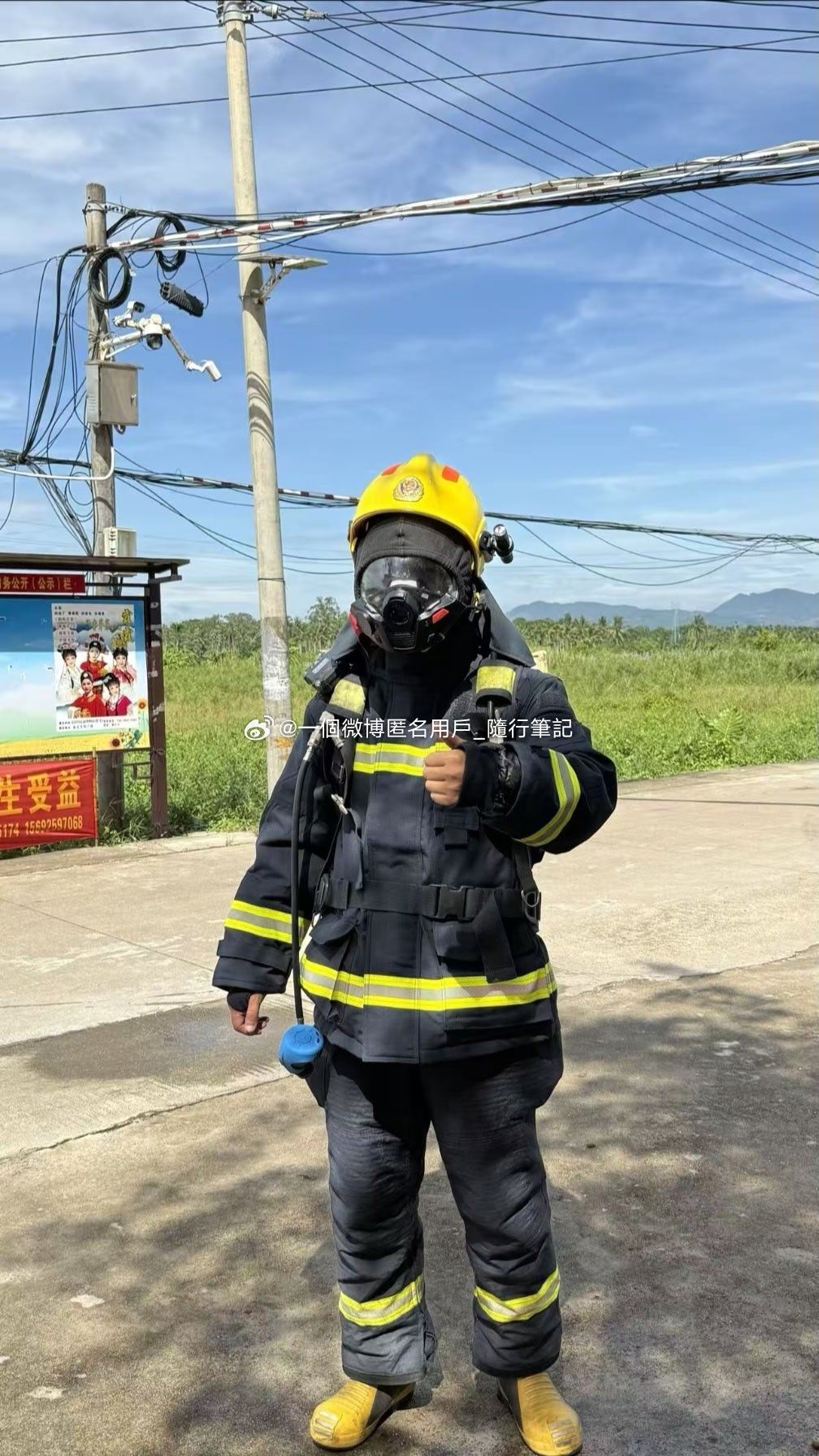 政委:小林，一会让单身女同志和我们的单身的男同志留个联系方式吧！我:大可不必，她