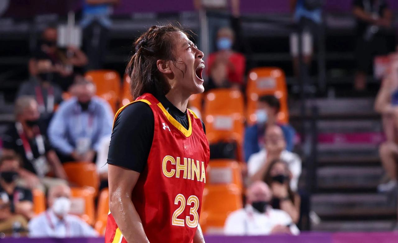 心疼中国女篮王丽丽！

心疼之一王丽丽为三人女篮拼到重伤！
2023年，国际篮联