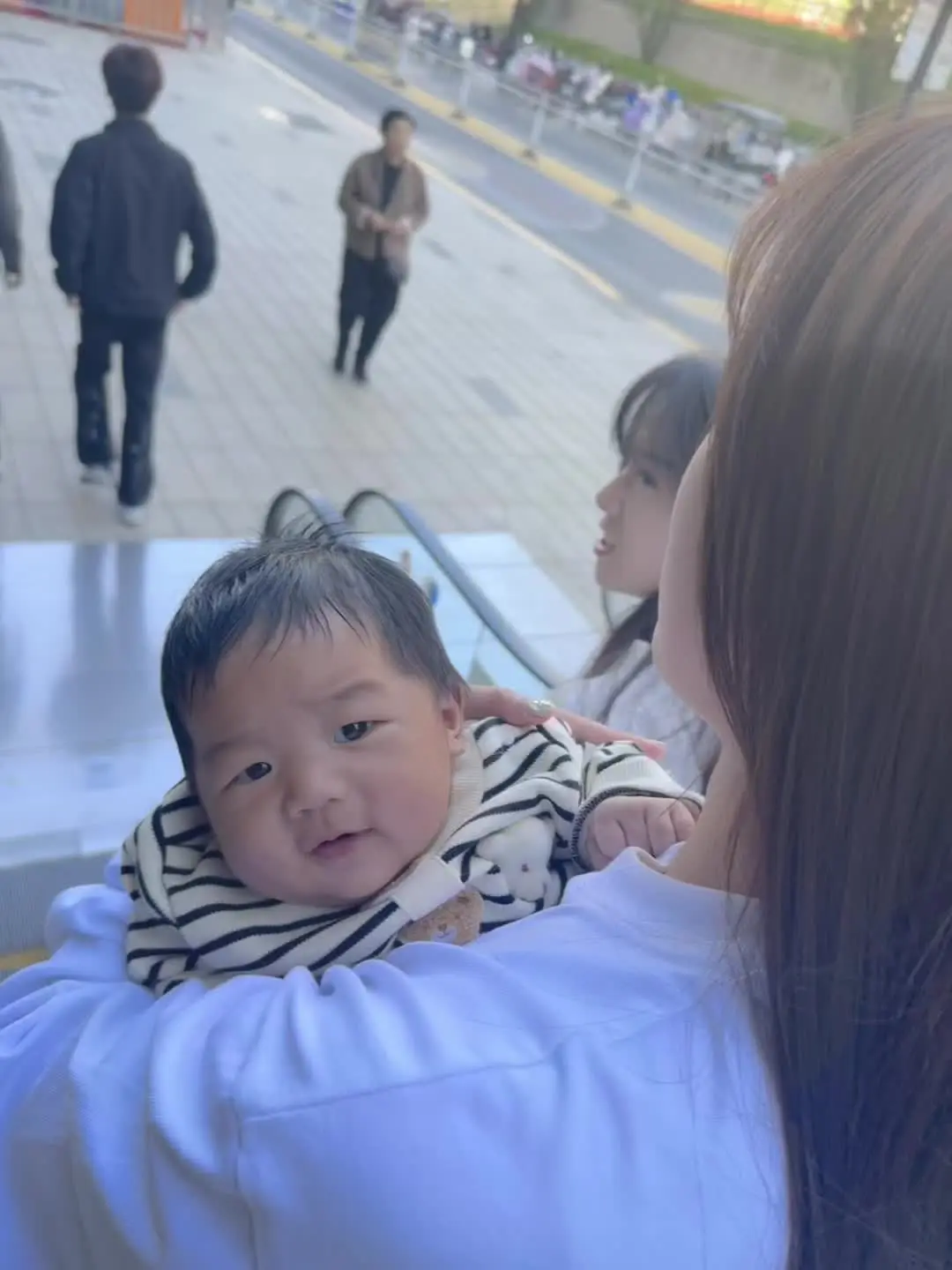 带妹妹出门之解放双手