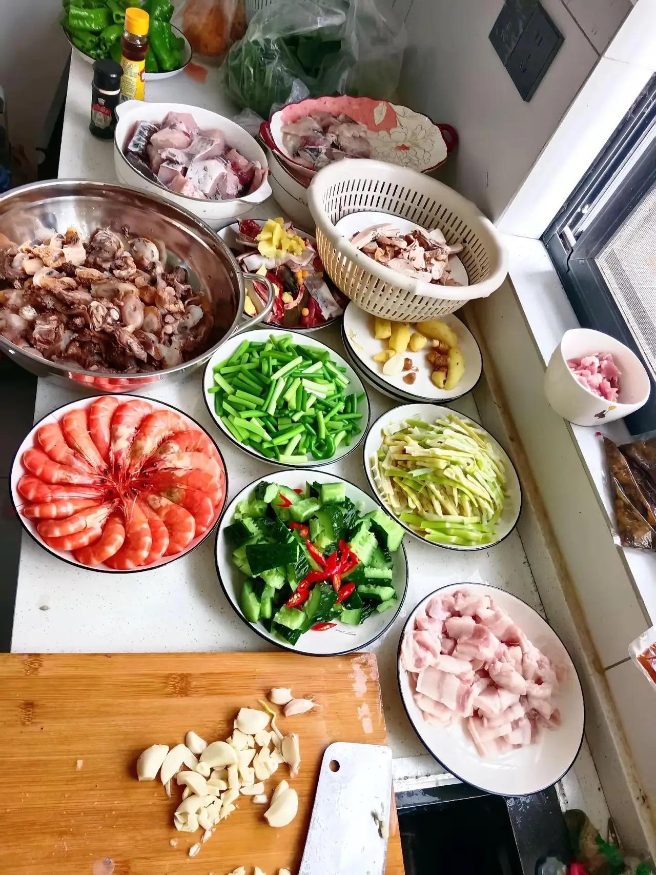 刚刚忙完了一桌 