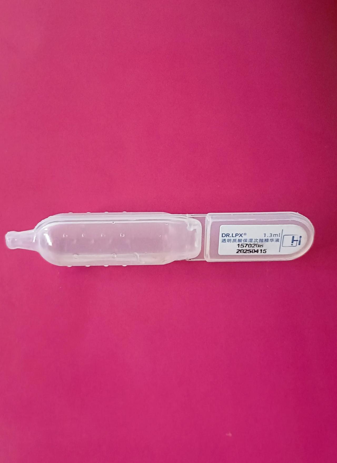 无意中发现一个神奇的事。
用眼多了，眼睛难免不舒服，于是找了几个眼药水次抛，前天