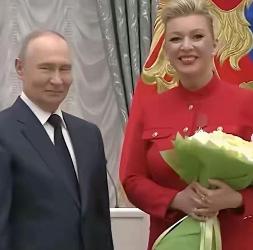 扎哈罗娃之所以能够得到俄罗斯总统普京的褒奖，那就离不开她在外交领域对俄罗斯做出的