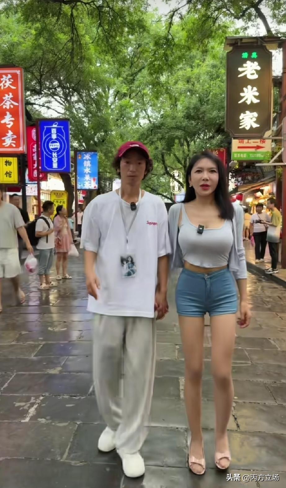 假如我是龚玥菲，会选择庞麦郎还是宝娃情龙？确实是个难题，一边是“滑板鞋”庞麦郎，