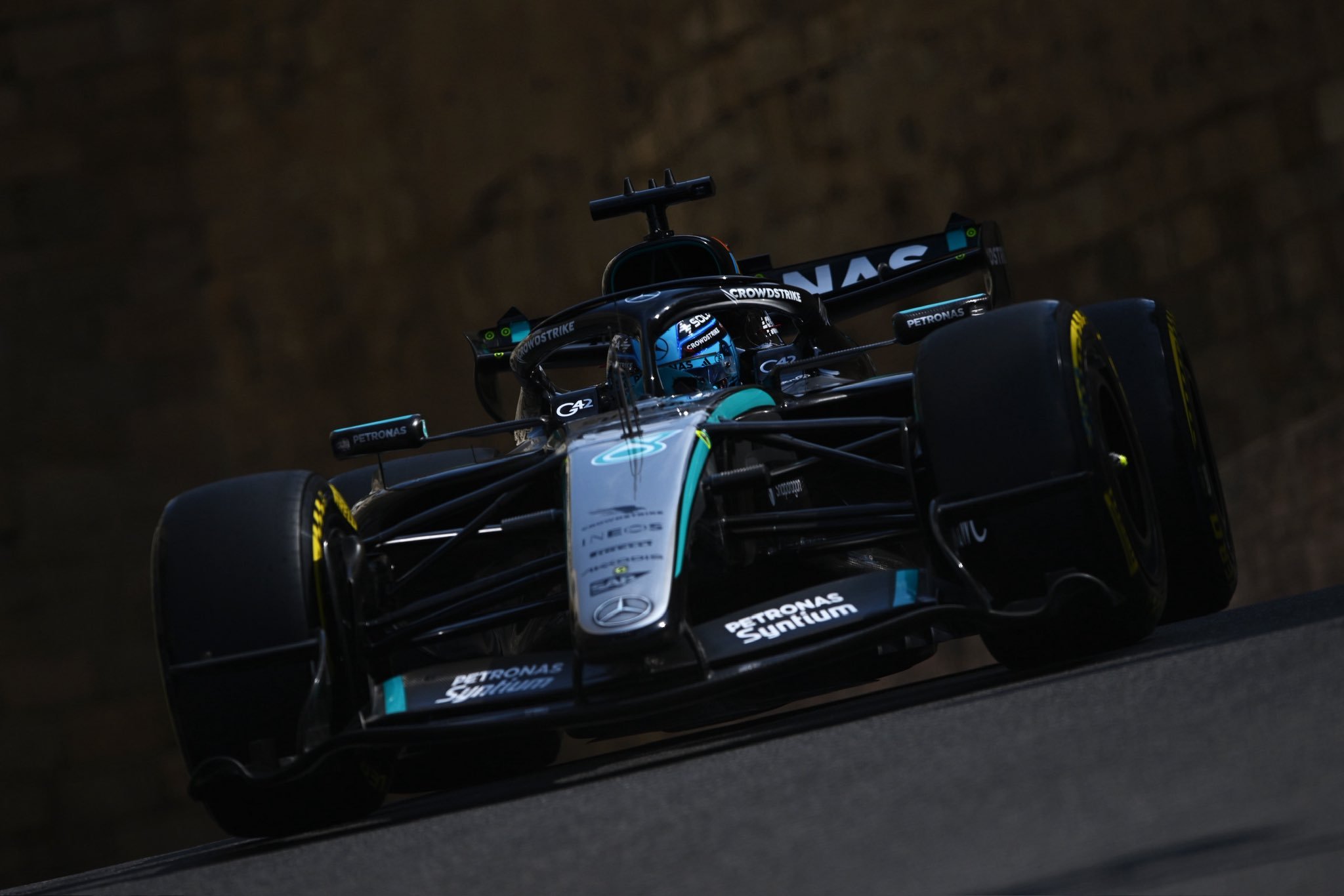 2026F1阿塞拜疆大奖赛F11分42秒526，拉塞尔手握0·837秒的杆位优势
