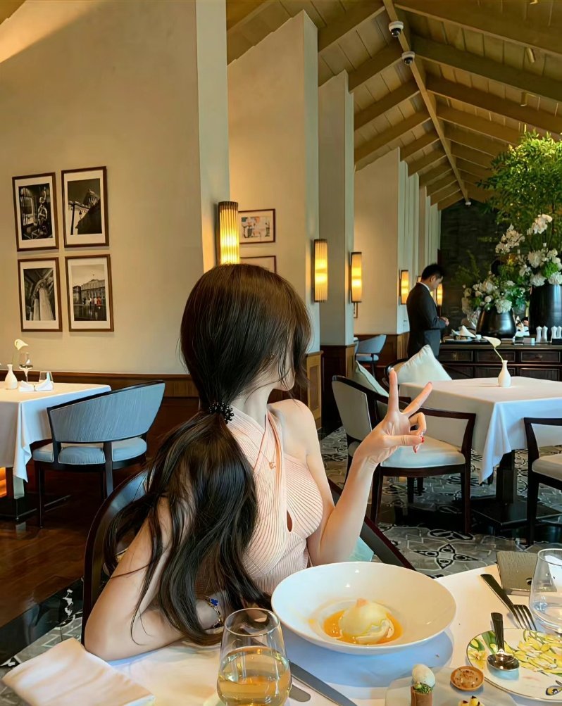 莫道人间多烦事 知足便是清闲时 快乐不难 知足就好 今天很好 希望明天会更好. 