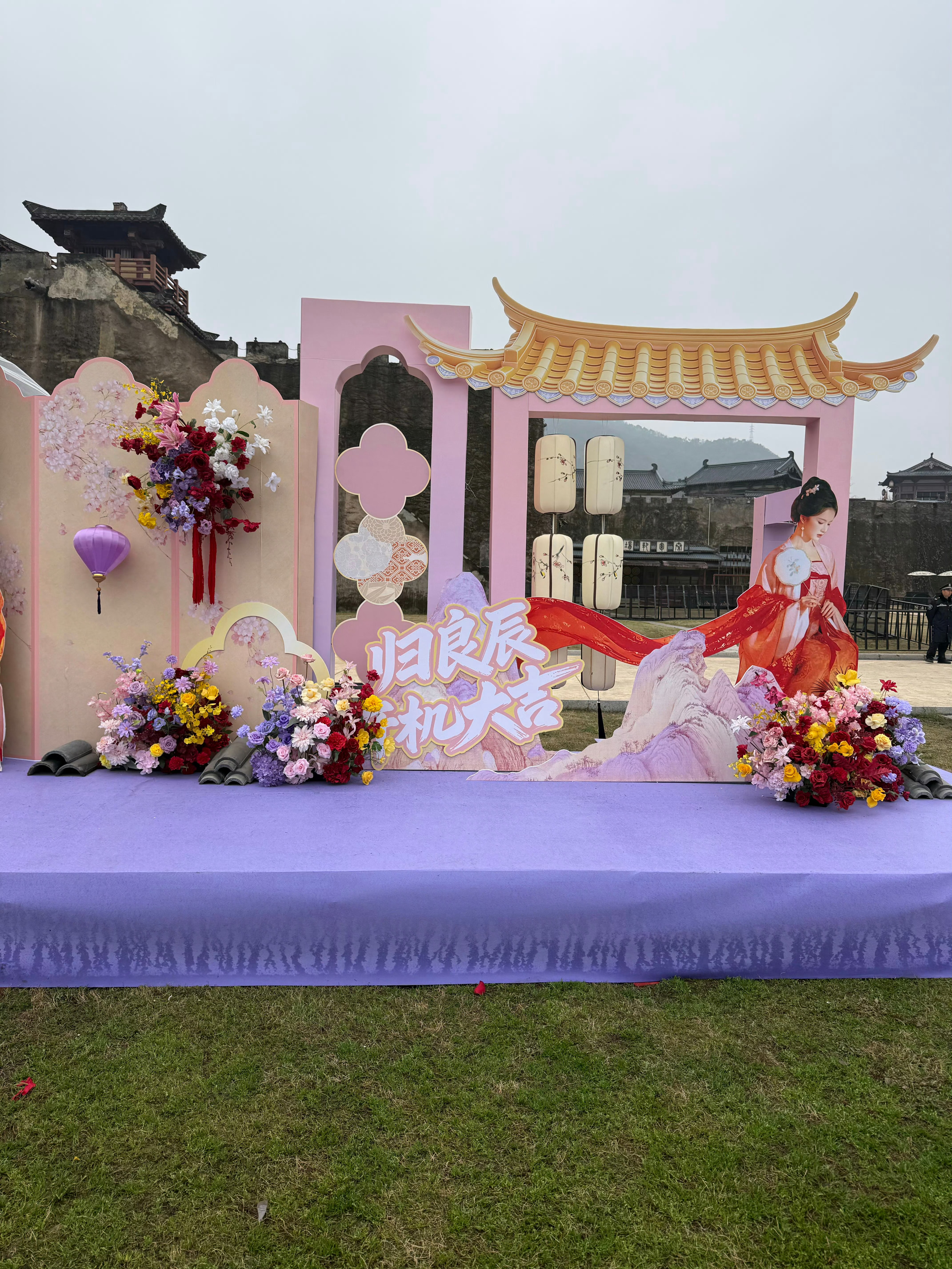 李昀锐、刘些宁、周奇《归良辰》开机应援花墙！！