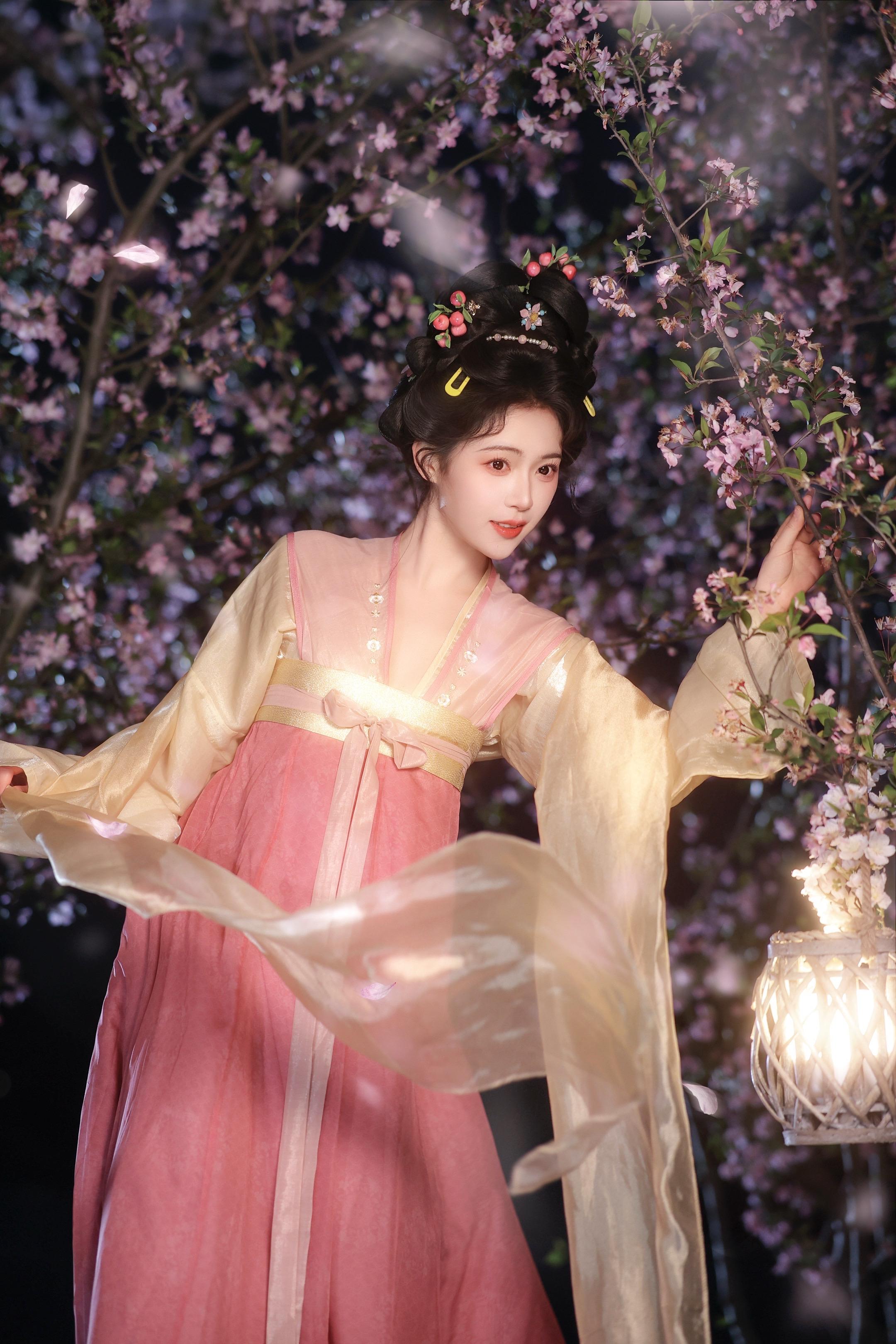 风很温柔，花也很让人心动。