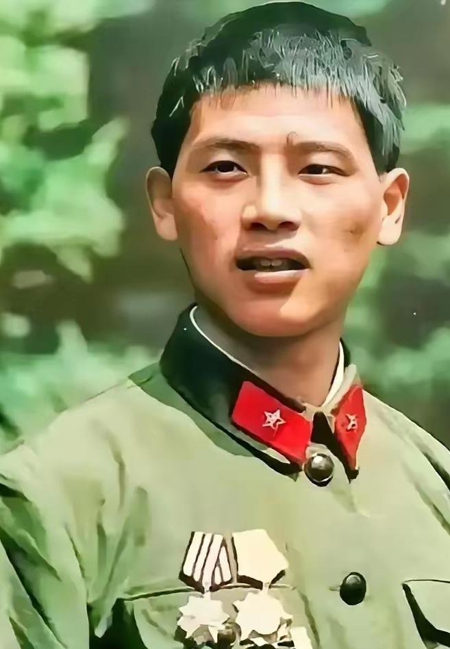 一等功臣王高银，江苏南通海安市人，1982年入伍，因表现突出，被提拔班长，并在1