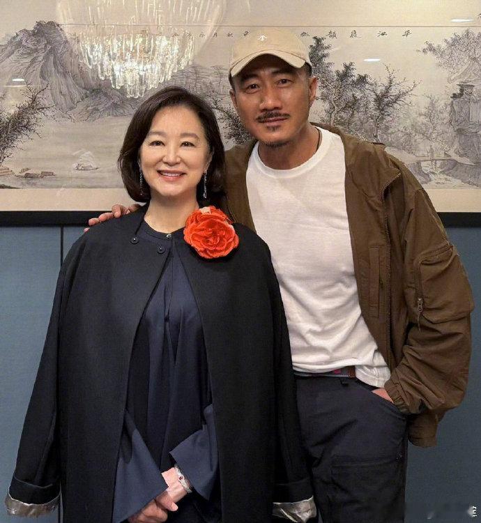 70岁的林青霞和胡军夫妇，岁月从不败美人 ​​​