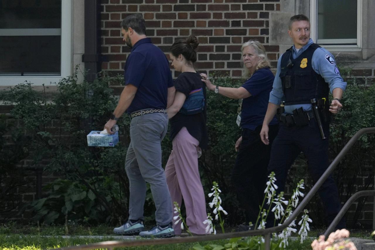 美国少女被枪声惊醒，发现父亲杀害妈妈与妹妹后，在开枪射击自己
美媒报道，一名少女