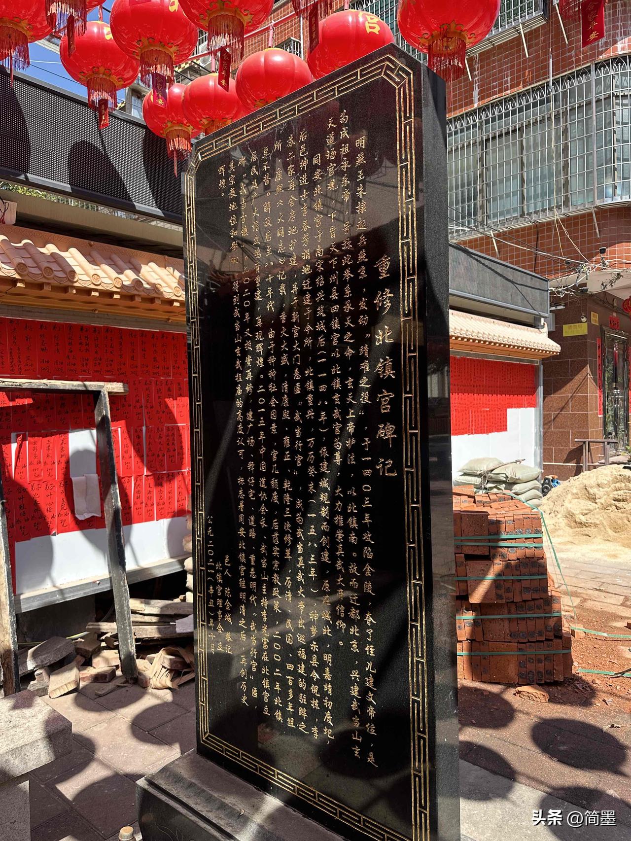 坦白说，我对他始终谈不上有多喜欢。他似乎总在贩卖各种各样的焦虑，也许他自己也深陷