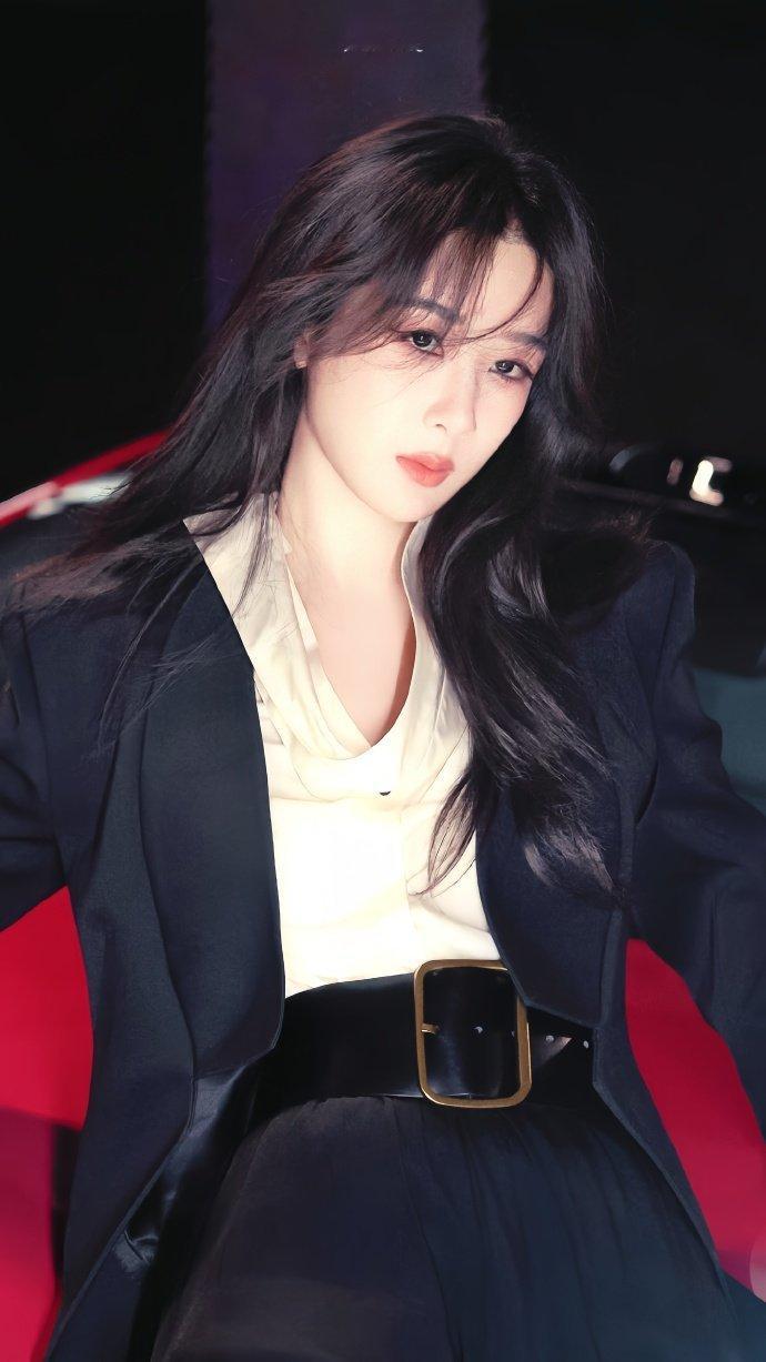 杨紫玉兰花开君再来 💜杨紫董竹君 要善良，要勇敢，要像星星一样努力发光 杨紫?