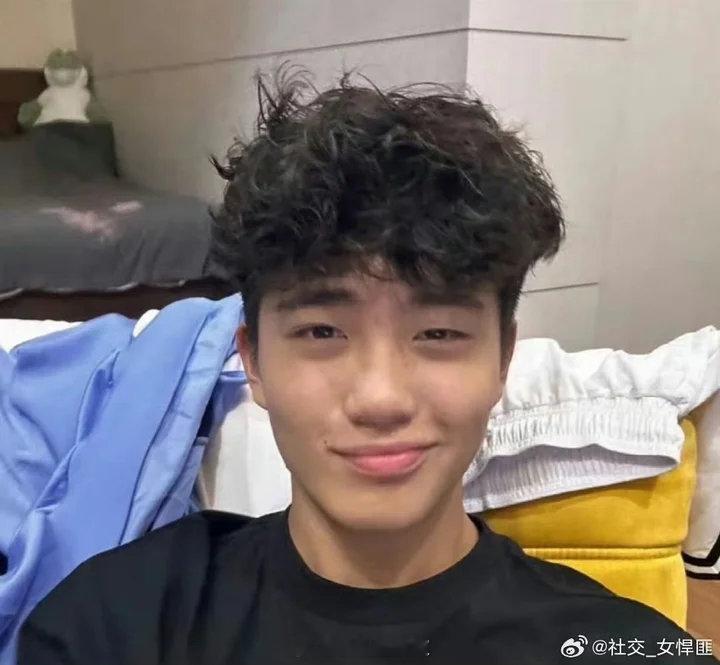 曹格儿子唱了背叛这就是基因吗我说！曹格儿子翻唱了曹格的《背叛》！曹格儿子翻唱曹格