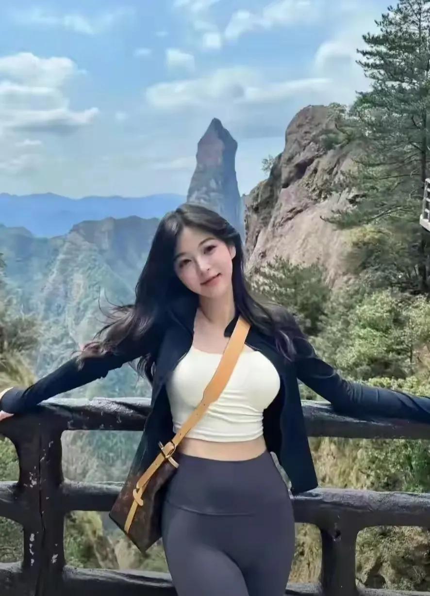我，一个80后的独身女性，独自漫步在人生的道路上。曾经，大学时期的我，也拥有一段