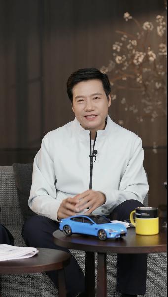 雷军回应新一代SU7优先排产权 今晚直播中，针对新一代 SU7 优先排产权规则及