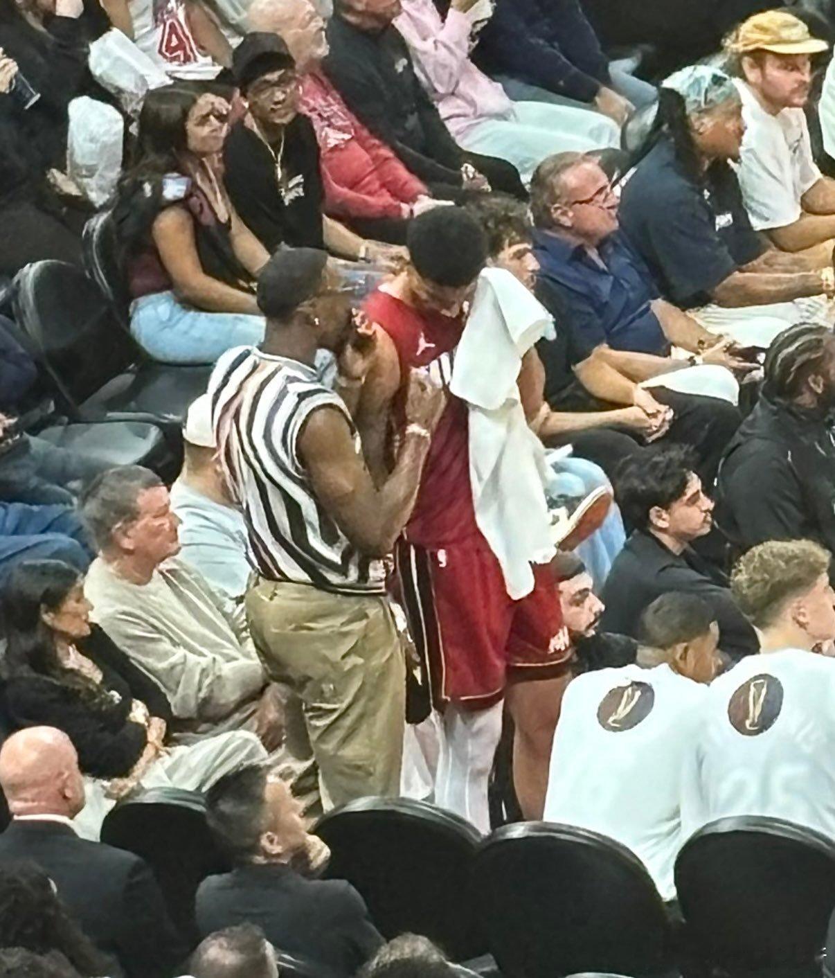 没有阿德巴约的比赛韦尔要打得更聪明[笑cry]热火vs黄蜂迈阿密热火[超话] ​