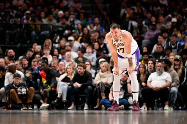 1月27日讯 NBA常规赛，湖人129-118击败公牛。解说王子星更新社媒写到：