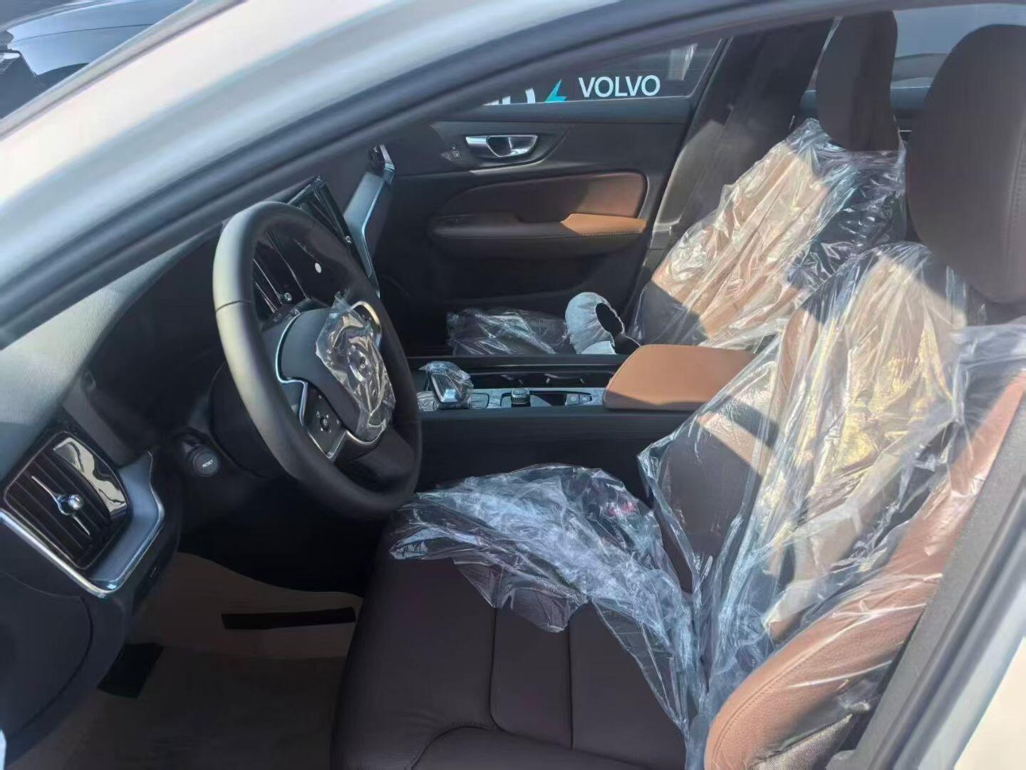 又来一台沃尔沃S60尔沃 2026款 S60 B4智逸豪华版白外 棕内指导价30