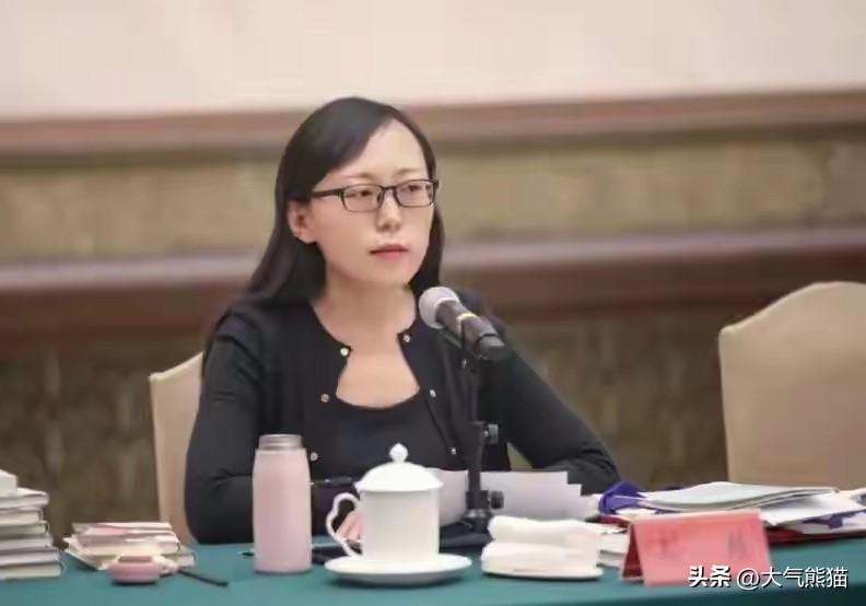 “世界是个巨大的草台班子”，这句话的含金量还在上升！
文坛又起风波了，博主“抒情