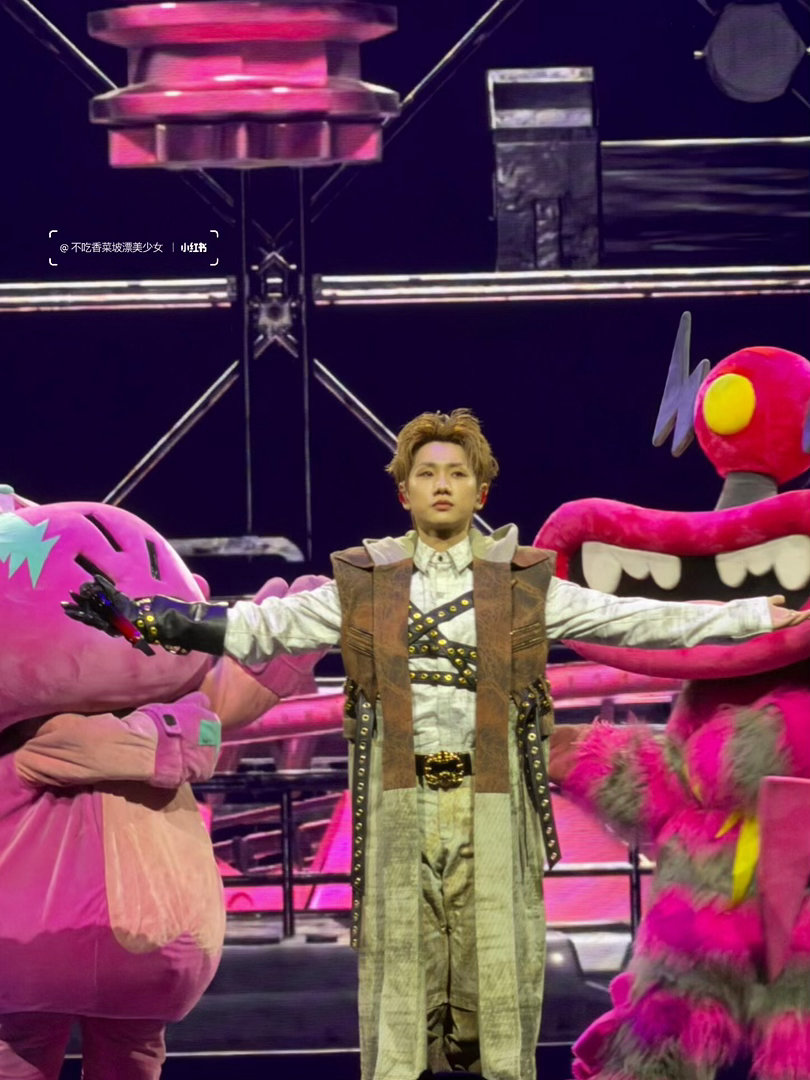 汪苏泷唱着唱着就指向了我 羡慕哭了！被他在舞台上“锁定”的感觉，是不是像拥有了全