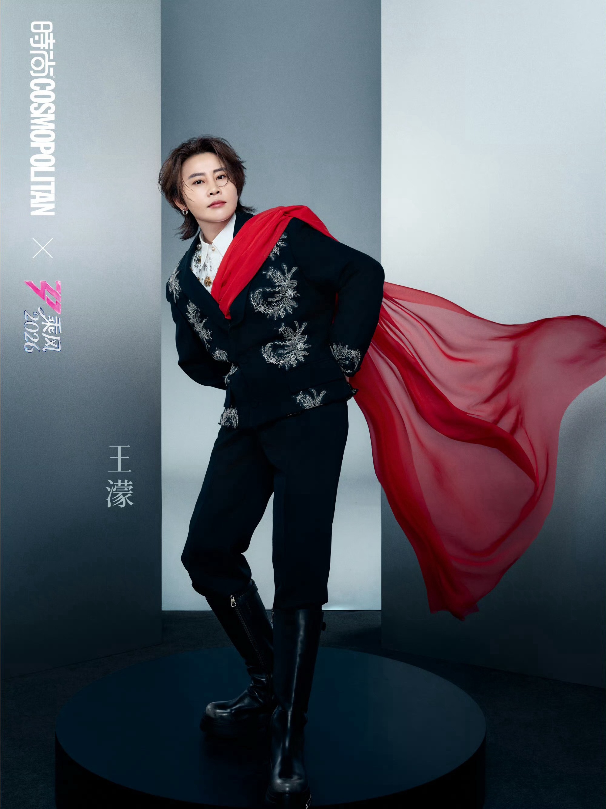 王鹤棣抱的是武艺还是王濛 我天哪武艺你怎么和王濛长这么像了啊，不知道的还以为王鹤