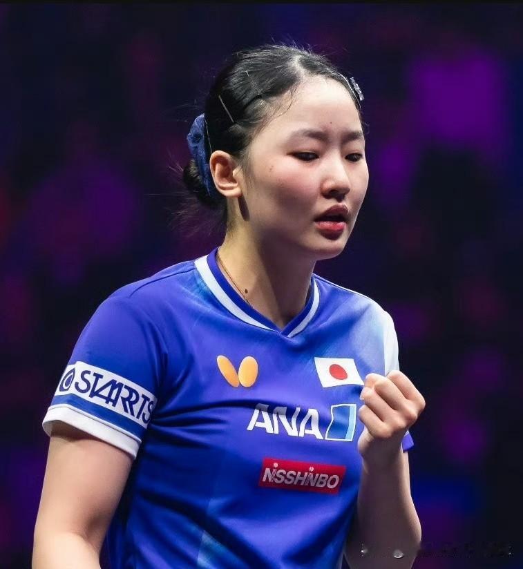 王曼昱九连胜张本美和了，于是有声音说张本美和本来就不强，国乒人人可以击败她，没什