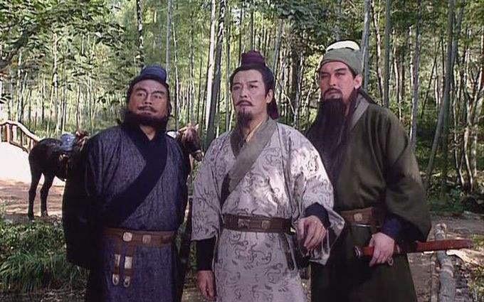 刘备看起来平平无奇，为什么诸葛亮还要一心辅佐他，却不选择去投奔曹操？

在三国中