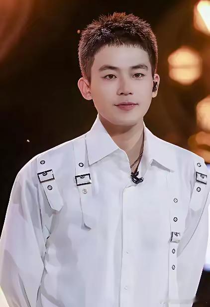 欧豪能火，最该感谢的，​不是让他出演《左耳》的导演苏有朋，也不是让他出演《建军大