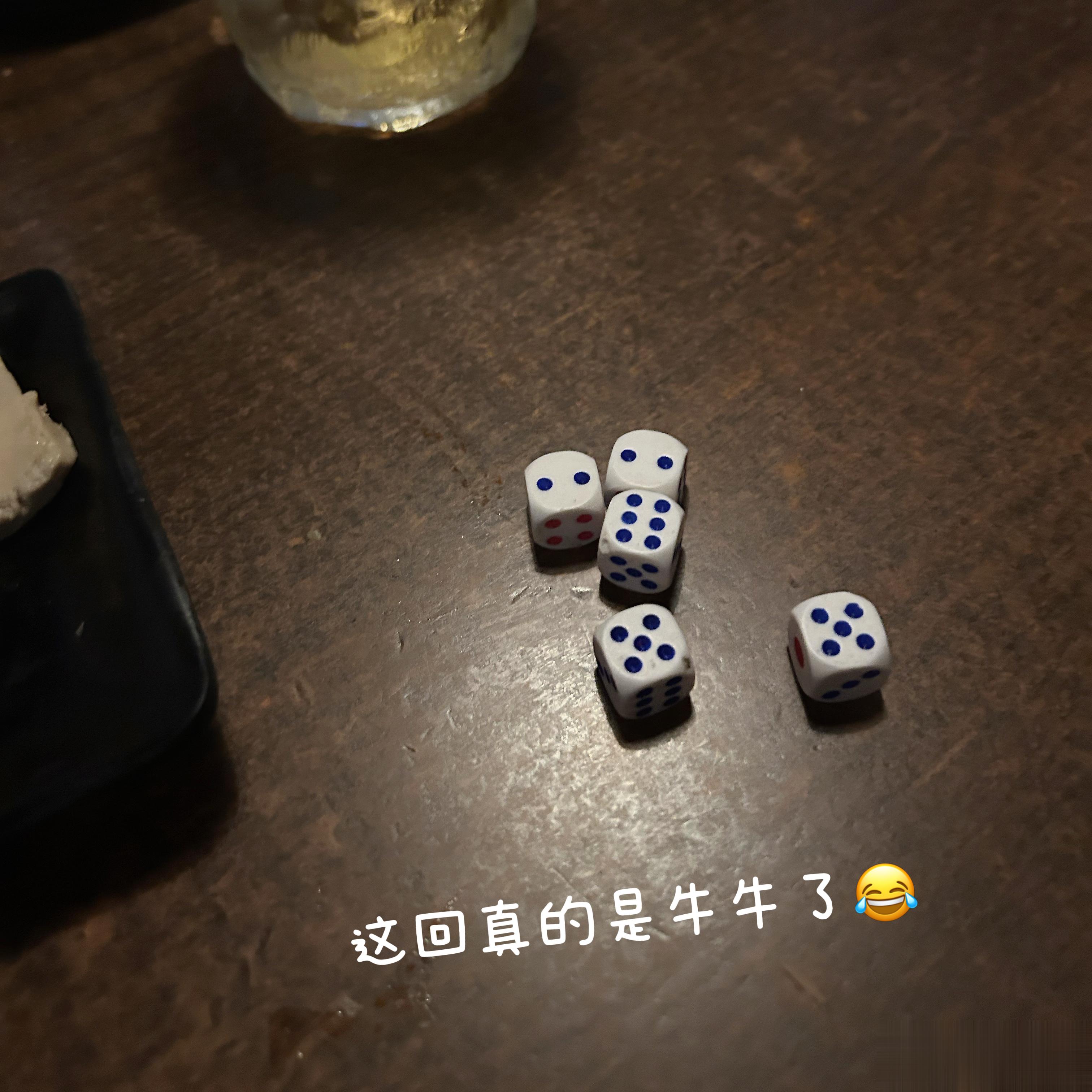 jie说我的微博很幼稚 就像小孩发QQ空间😂 ​​​