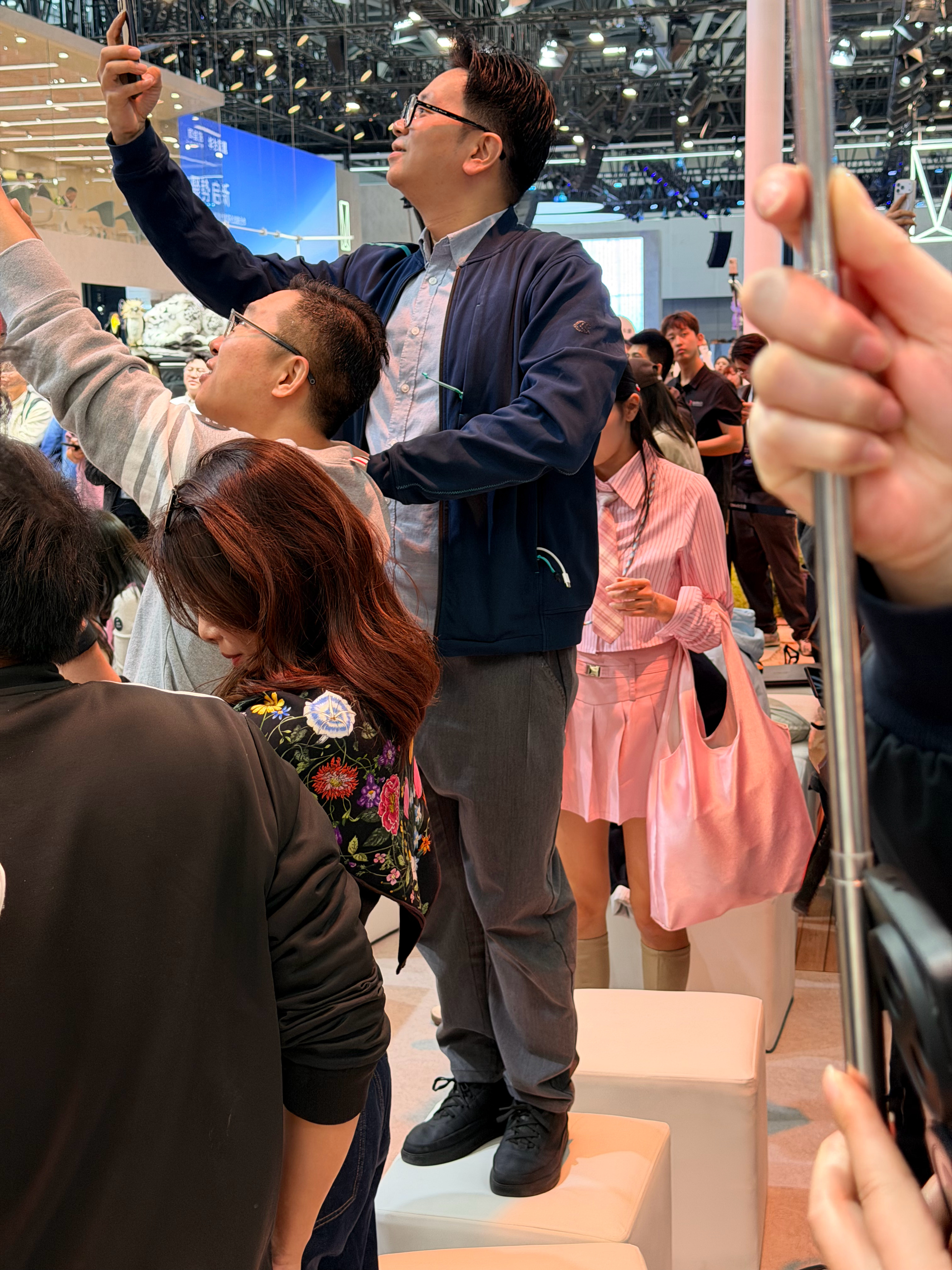 这位媒体老师有点拼