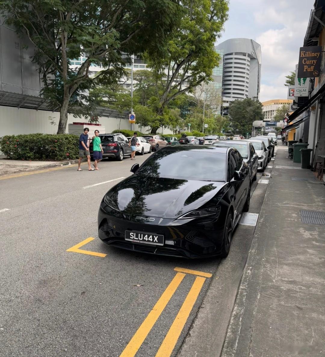 我靠，这么一看，车牌确实太影响车的颜值…… ​​​