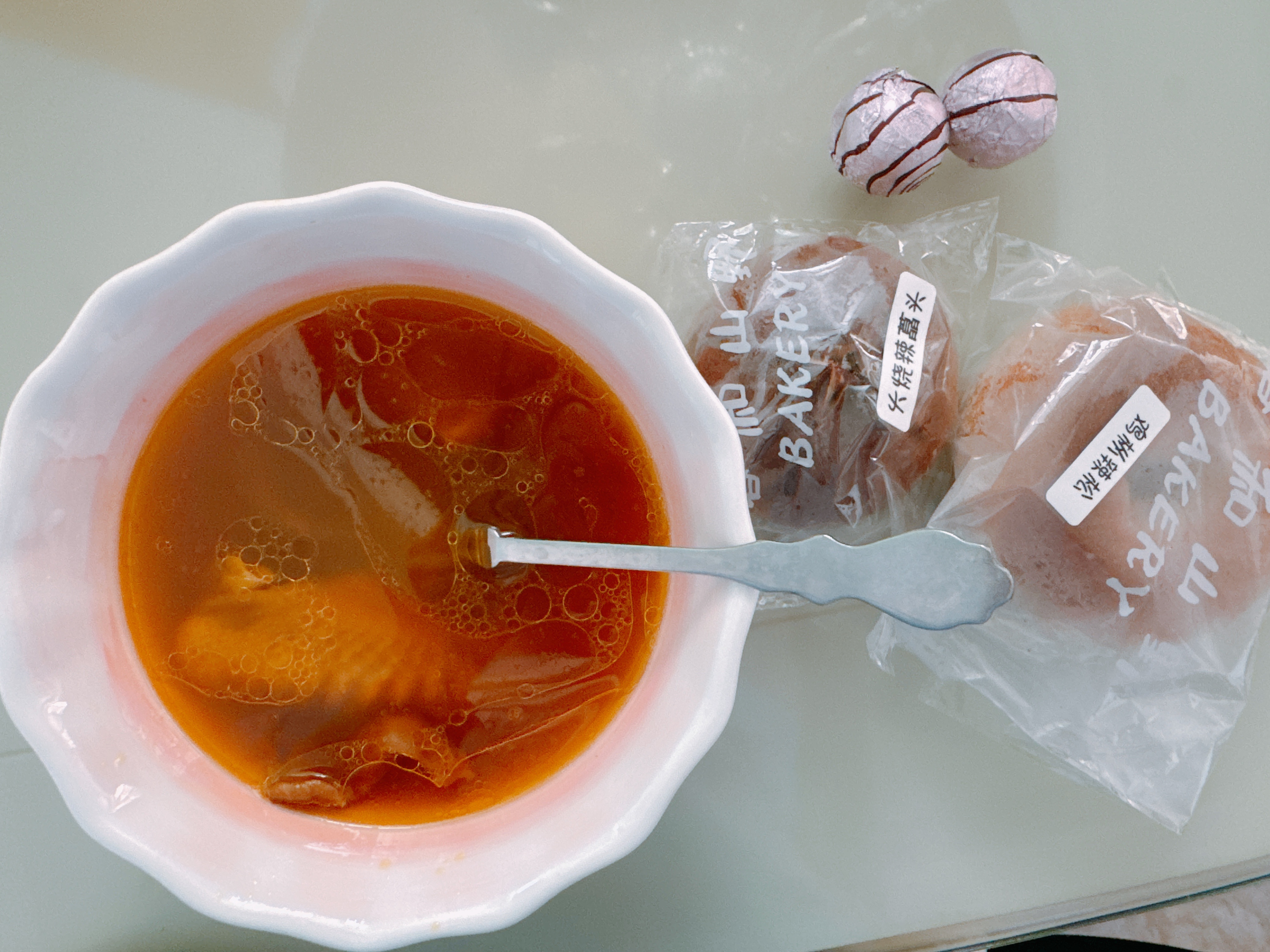 早上从冰箱把要吃的都拿出来你们都不知道我囤了多少芝麻丸加上昨晚煮的鸡汤还有我买的