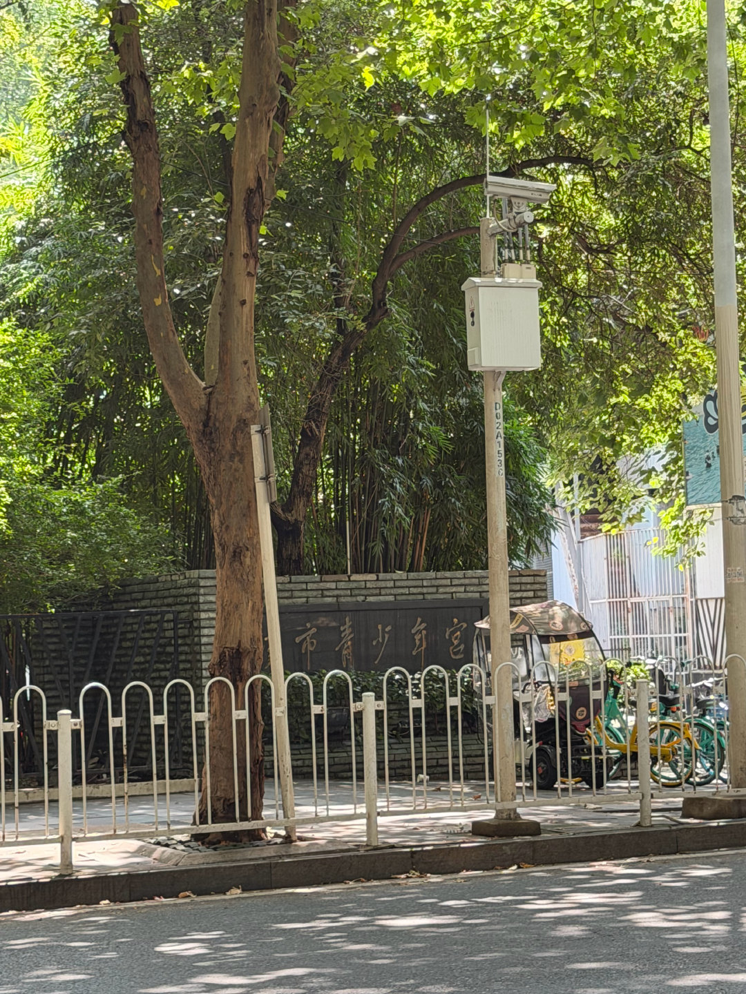 对我们小地方人来说跟童话里的城堡差不多的地名： 