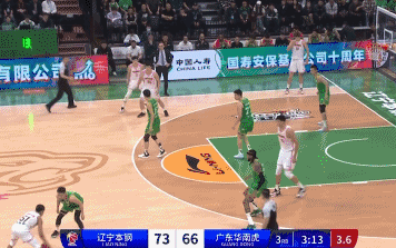 韩德君意外受伤！
北京时间10月29日，辽宁与广东的比赛进行至第三节3分30秒，