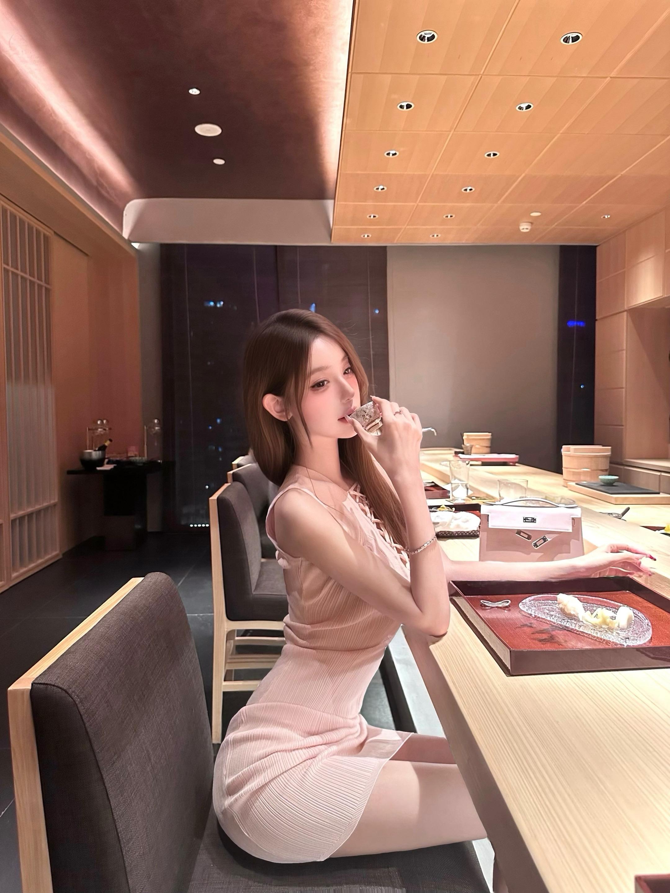可是真心本就瞬息万变 不是吗。