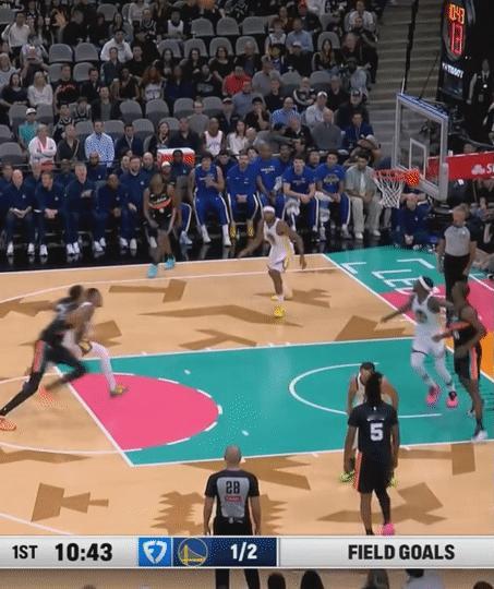 文班亚马这球的篮板嗅觉真好，再加上他的身高优势，一气呵成。2025年11月13日