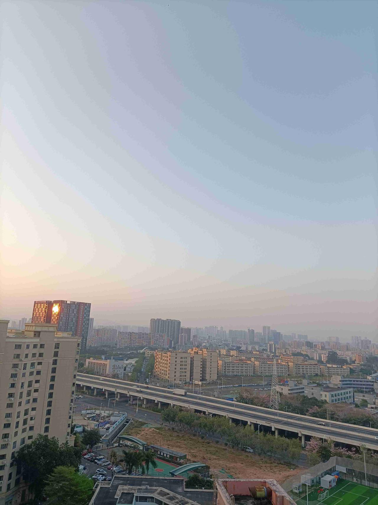 我的今日状态：😁轻松愉快
我这里的天气：☀️晴天深圳今日晴，气温16度到27度