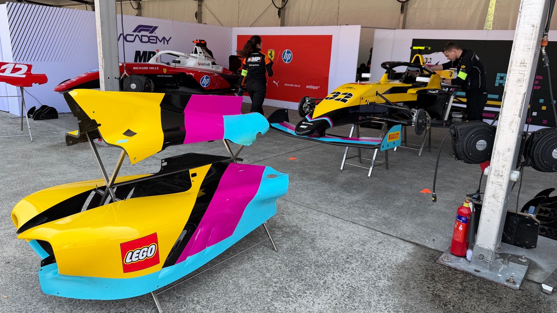 F1现场📷惊现国际女明星米某and黛某还有超Q的乐高赛车🏎️