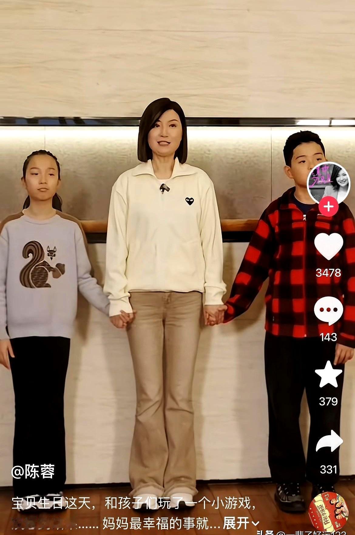 陈蓉这波，说白了还真算挺幸运的。
最近她第一次在视频里带着一对双胞胎儿女一起玩游