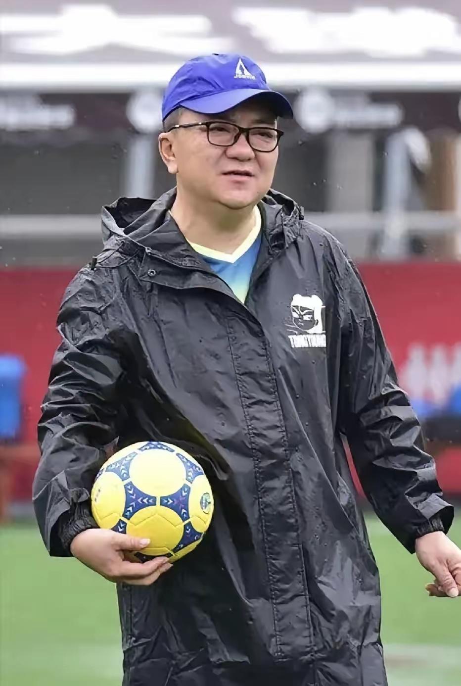 还是白岩松敢说！中国足球小将夺冠后，白岩松针对董路的这段独白，真的是发自肺腑啊。