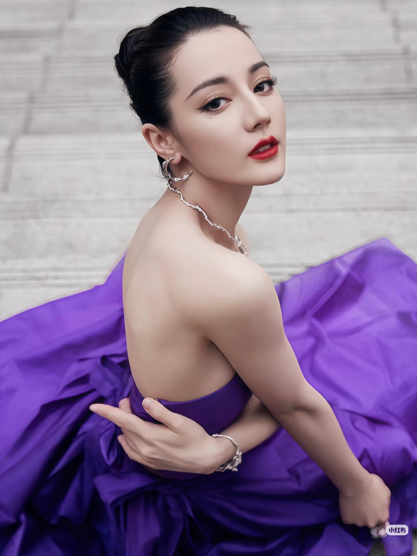 在绝对美貌面前 压根不畏惧贴头皮和大光明  迪丽热巴卫蓝|迪丽热巴张碧晨之前综艺
