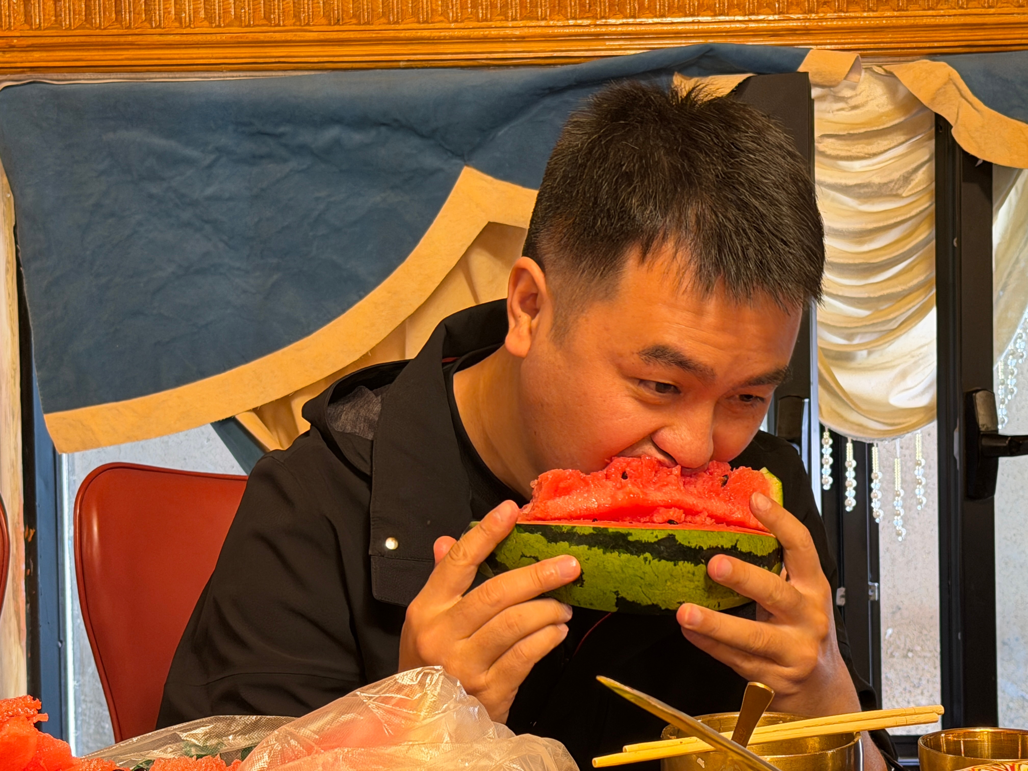 真正的顶级友谊这种分寸感这些年我们的顶级友谊都是“存各自的表情包” 讲真的，每次