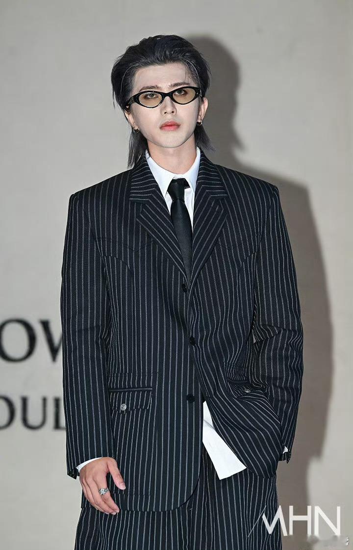 蔡徐坤、许光汉、李龙馥、边佑锡、柳智敏今日出席活动韩媒生图蔡徐坤许光汉李龙馥同台