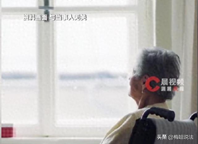 浙江，一位82岁的老奶奶最近怀疑一件事，那就是她总是感觉她那84岁的老公，可能跟