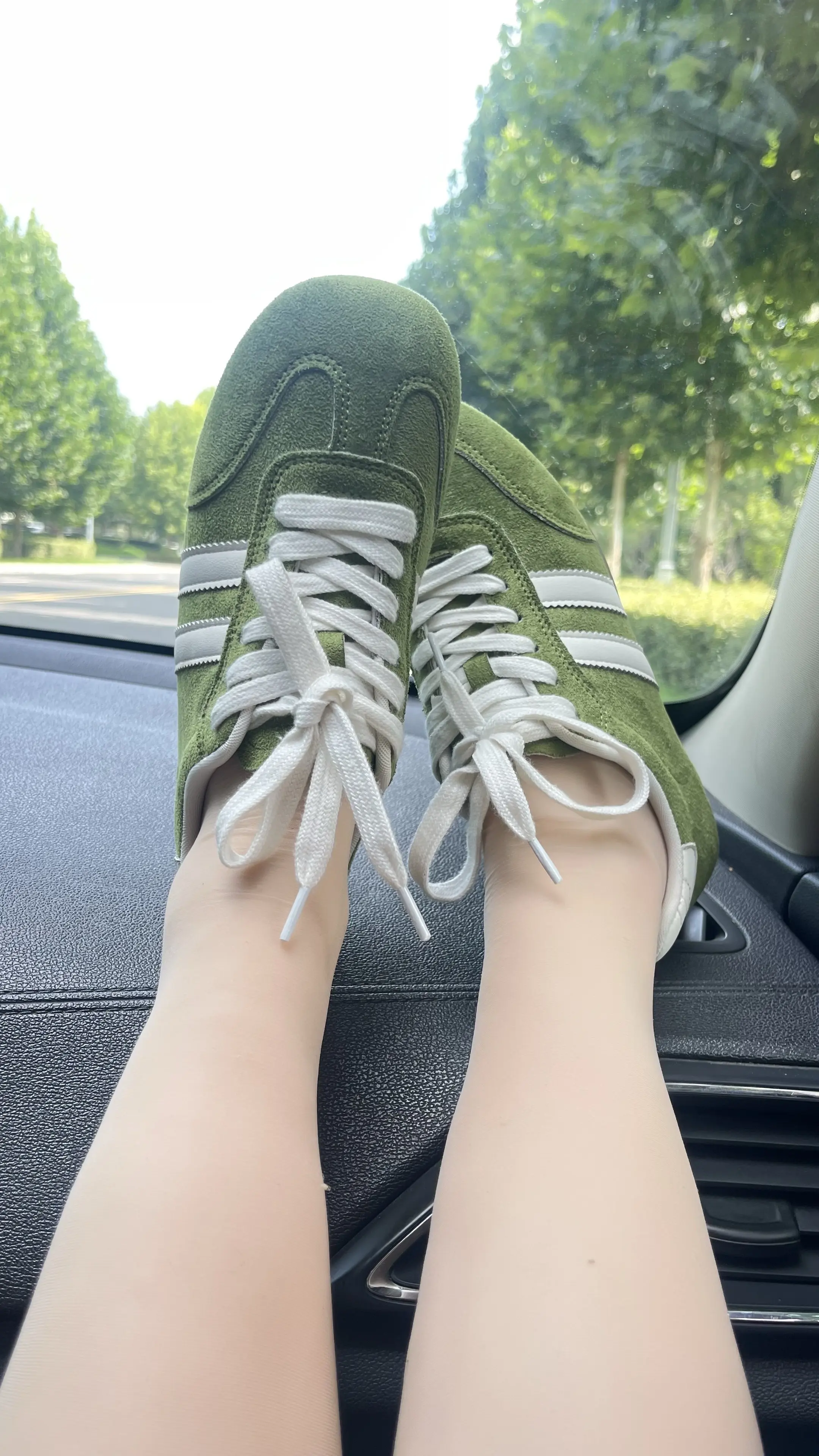 绿色的德训鞋也太好看了吧