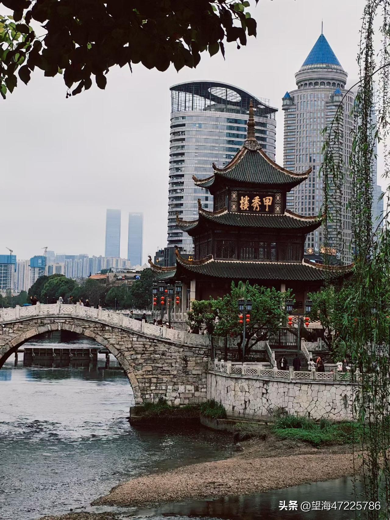 主播深刻、坦然的自述令人心酸！
   理想很美好，现实却很骨感……
人生不易不可