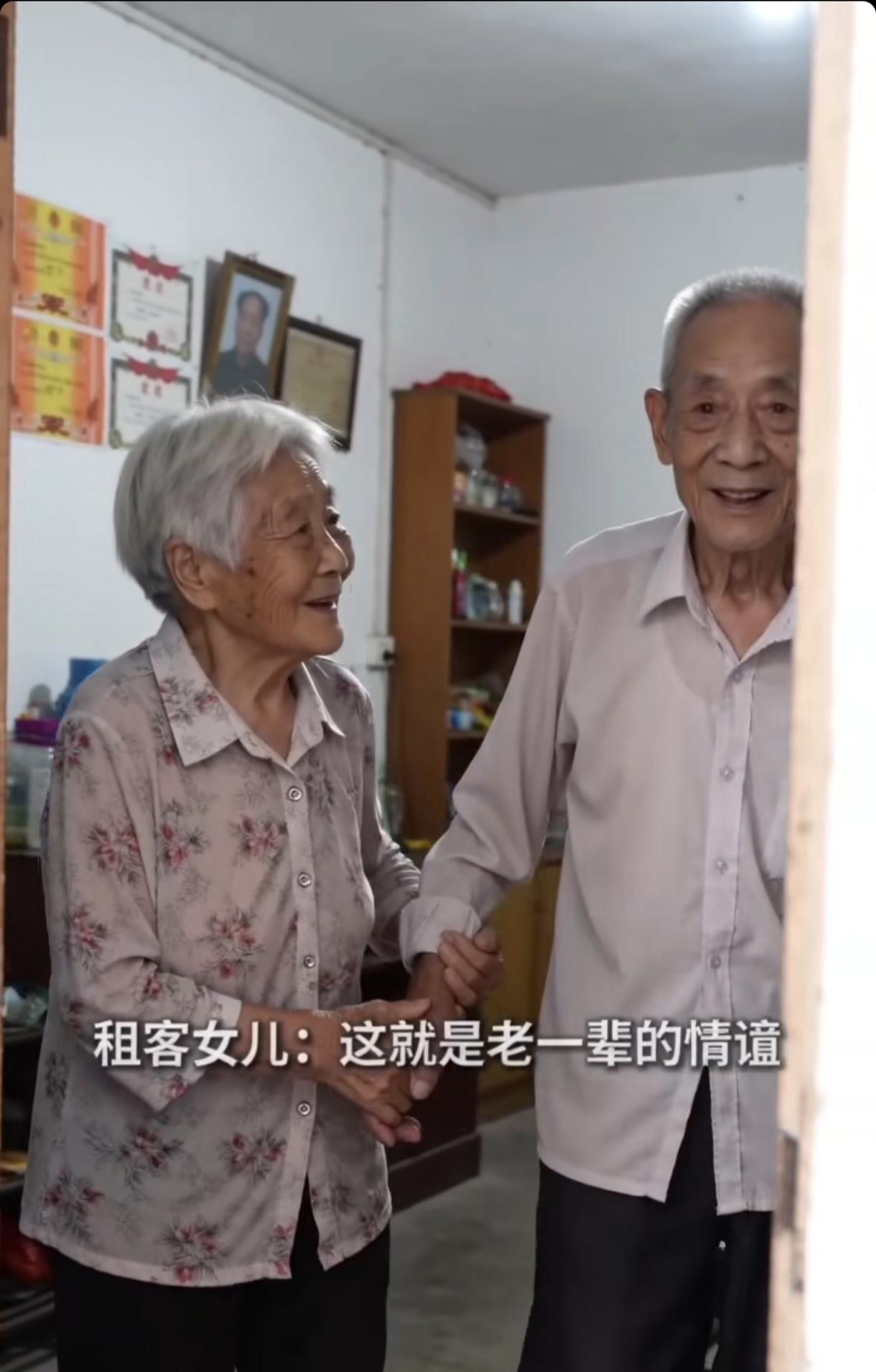 太大爱了！江西赣州，一盲人租客搬走14年，80岁房东今年又来看望，曾月租50元租